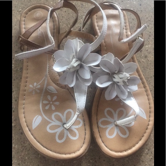 White sandals - Picture 1 of 2